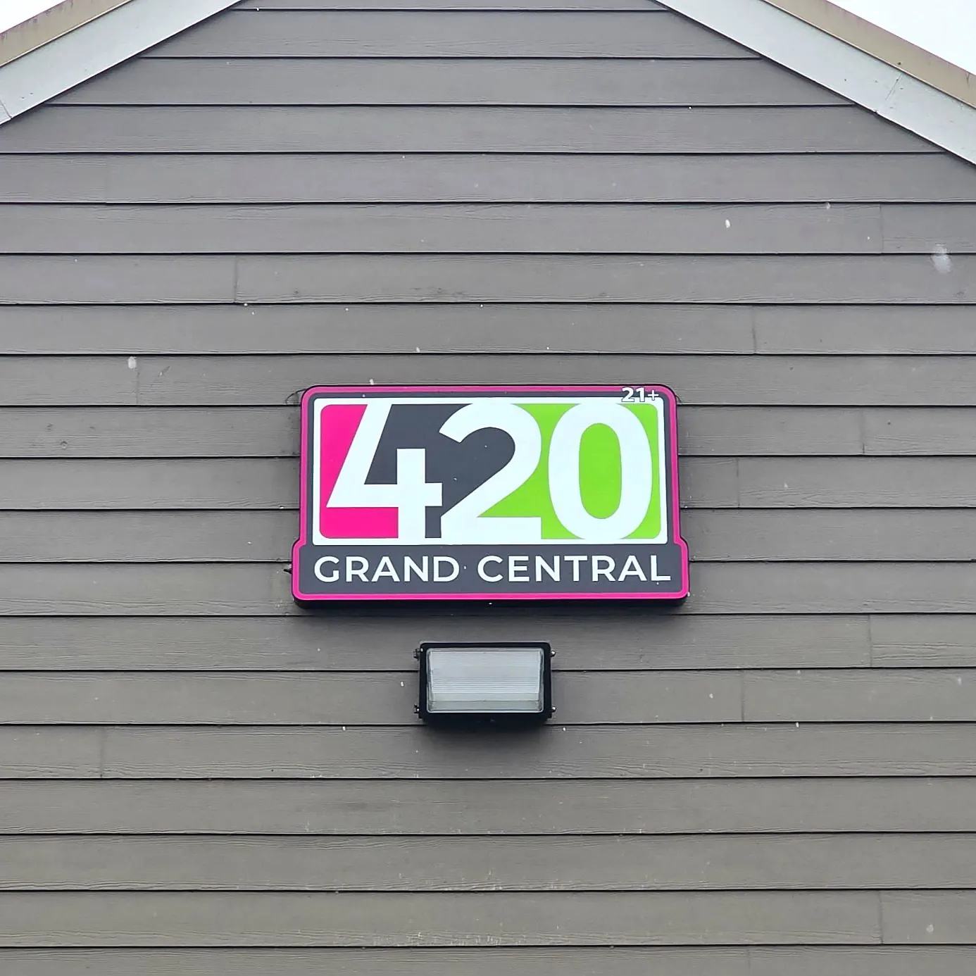 420 Grand Central cannabis retail storefront signage by ESCO Pacific
