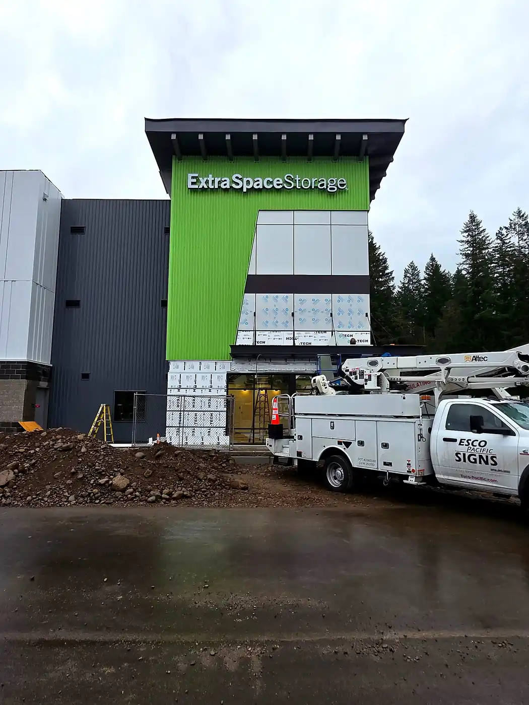 Extra Space Storage facility identification sign installed by ESCO Pacific