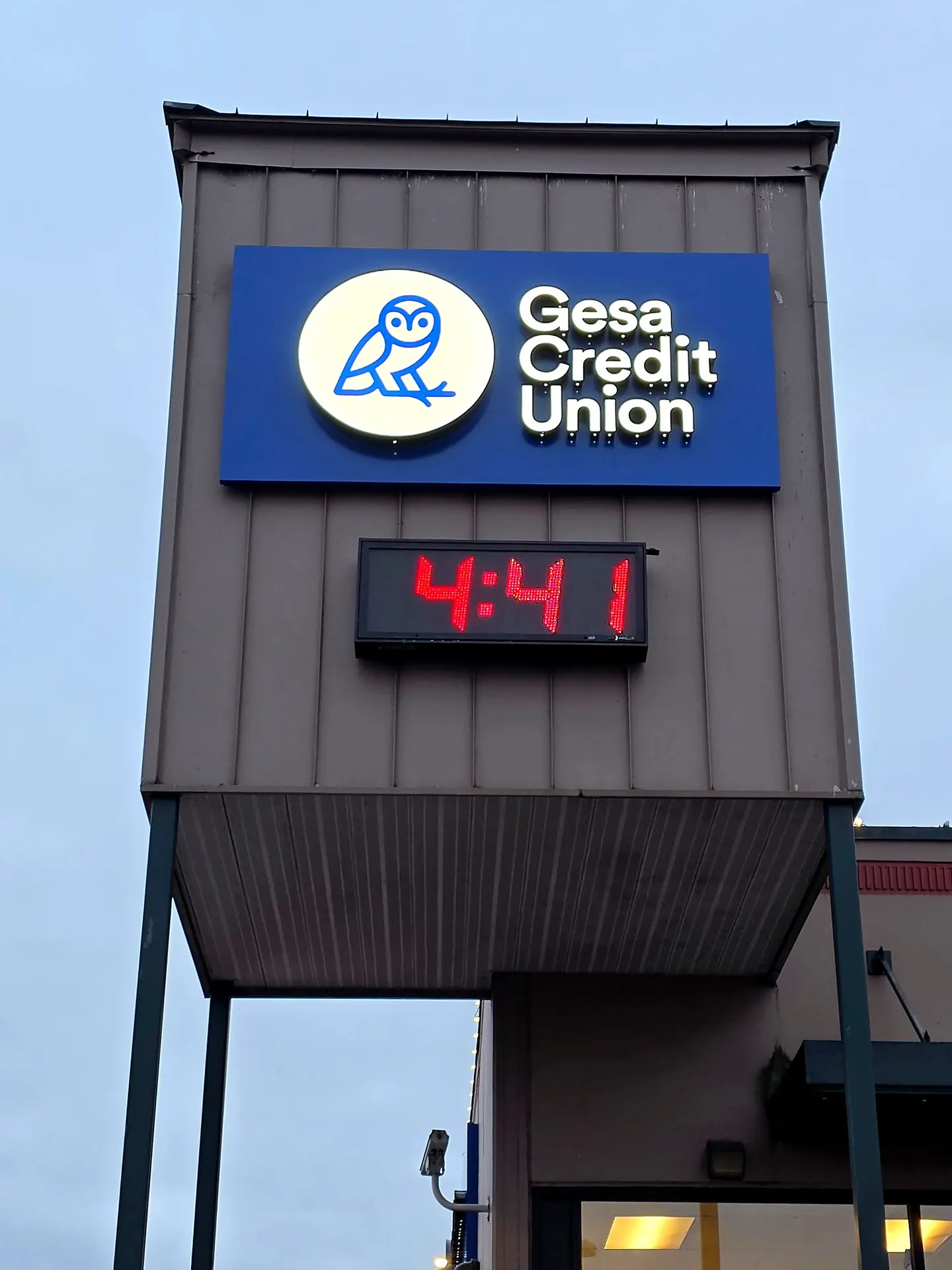 Gesa Credit Union illuminated monument sign fabricated by ESCO Pacific