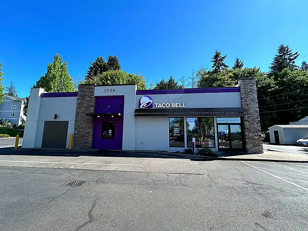 Taco Bell building identification sign installed by ESCO Pacific