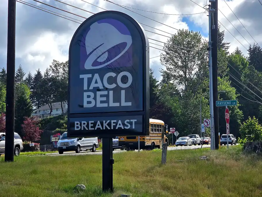 Taco Bell drive-thru and menu signage installed by ESCO Pacific