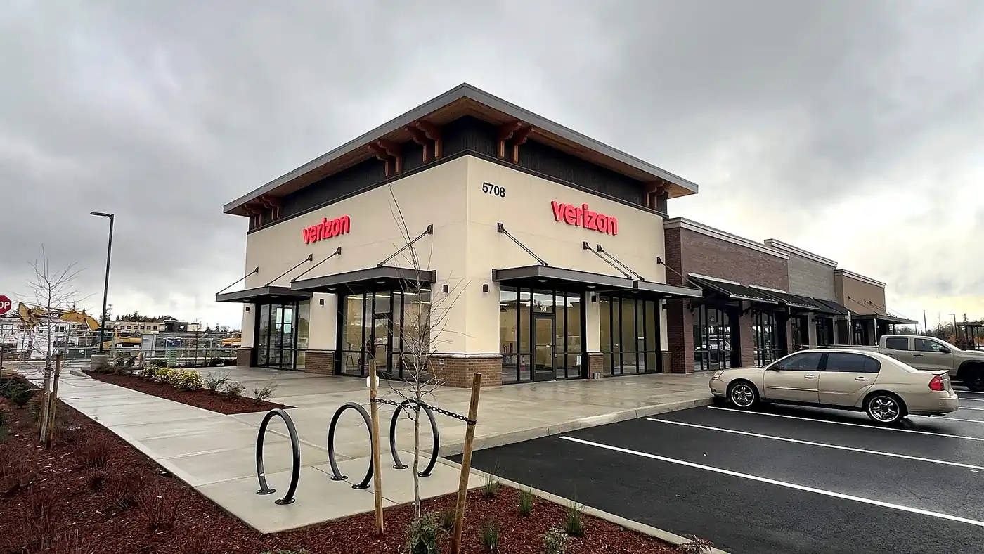 Verizon storefront wall sign fabricated by ESCO Pacific